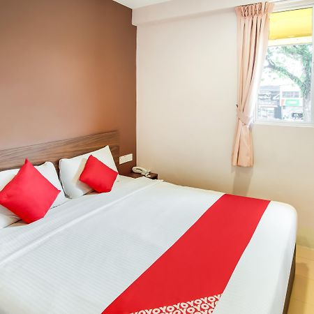 Oyo 89480 Dream House Hotel سكودايْ المظهر الخارجي الصورة