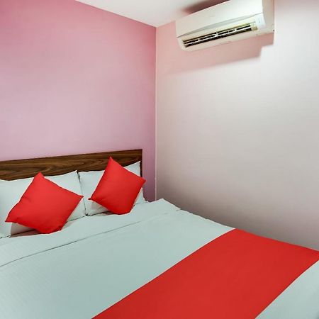 Oyo 89480 Dream House Hotel سكودايْ المظهر الخارجي الصورة