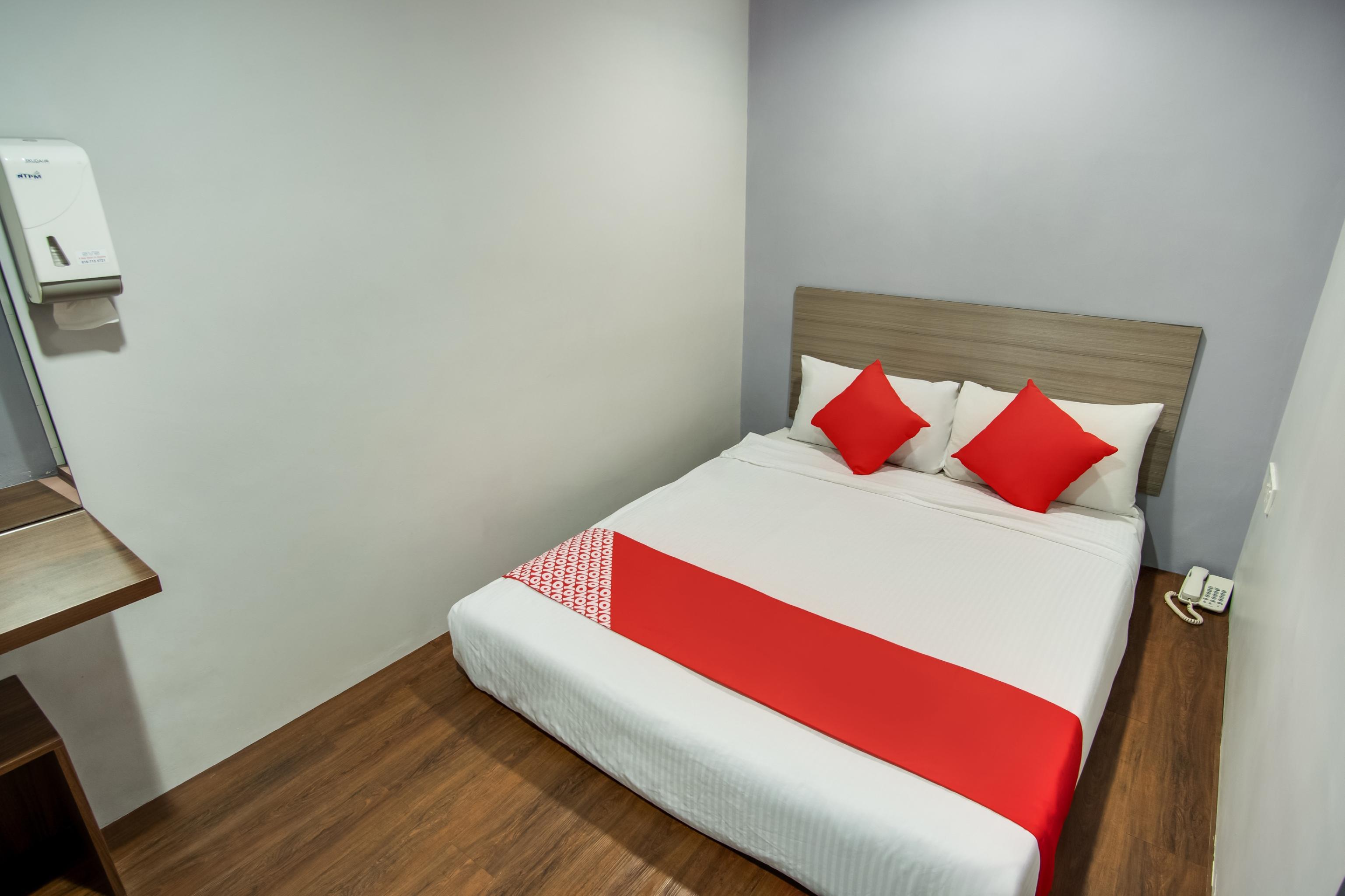 Oyo 89480 Dream House Hotel سكودايْ المظهر الخارجي الصورة