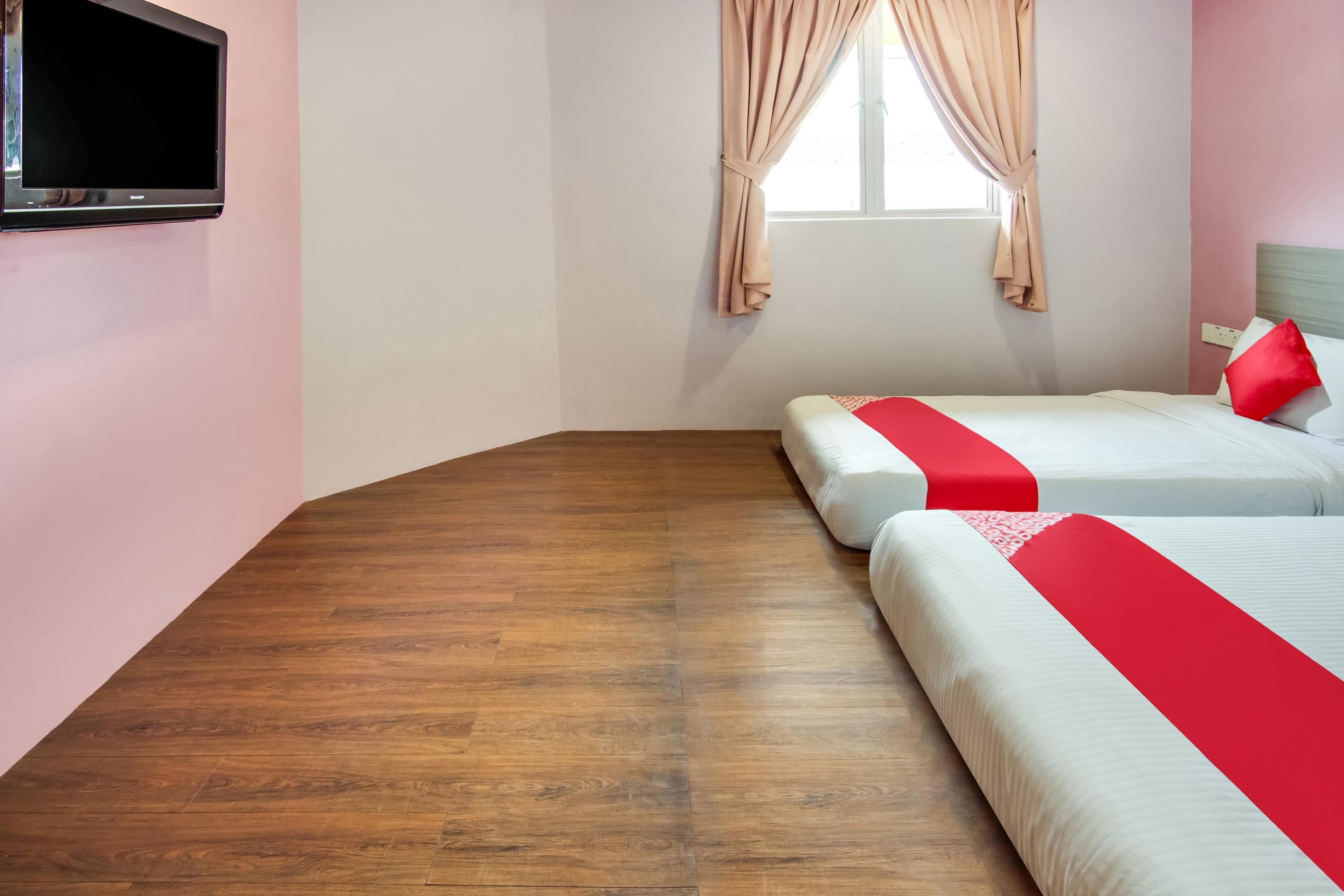Oyo 89480 Dream House Hotel سكودايْ المظهر الخارجي الصورة