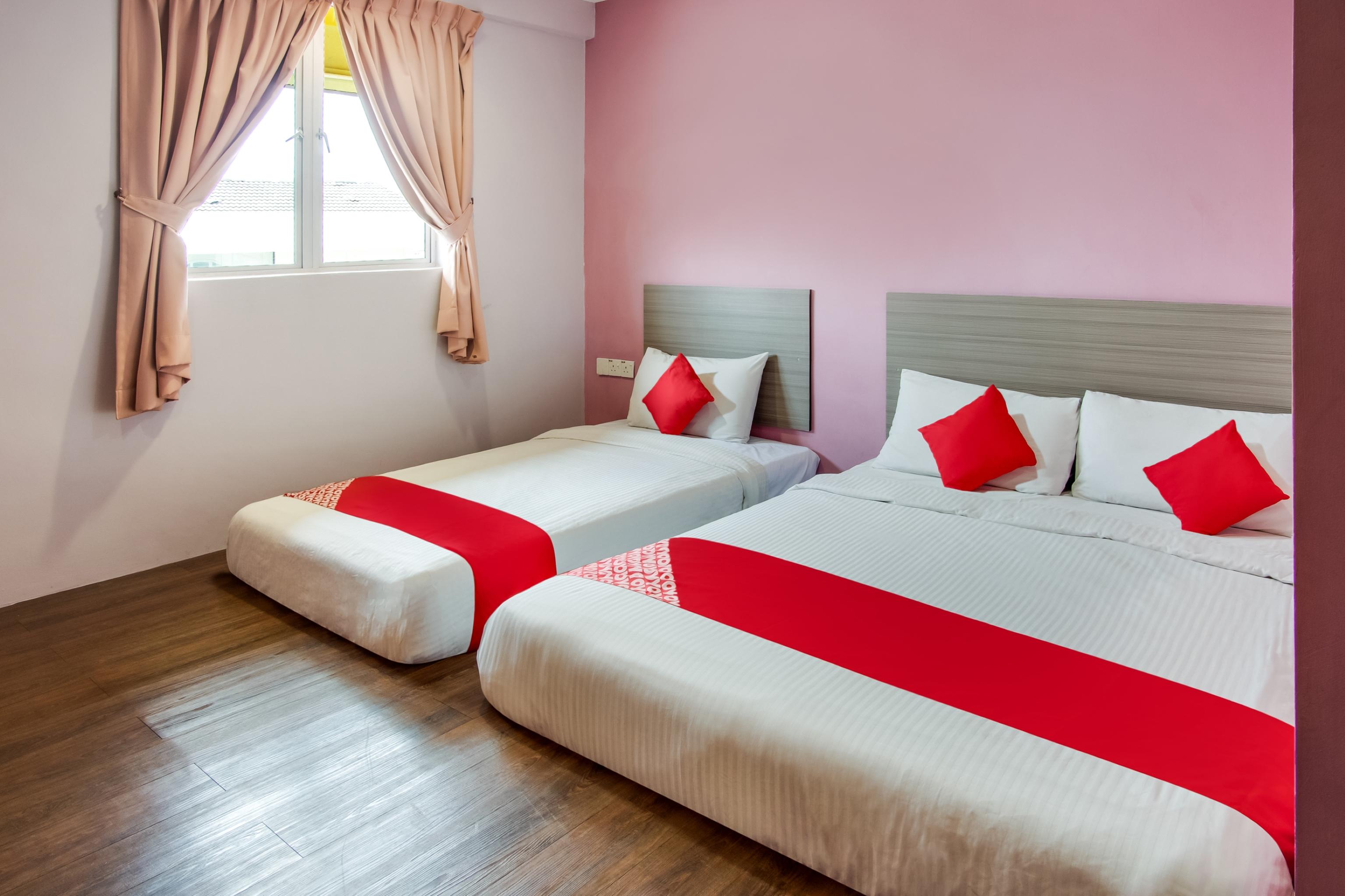 Oyo 89480 Dream House Hotel سكودايْ المظهر الخارجي الصورة