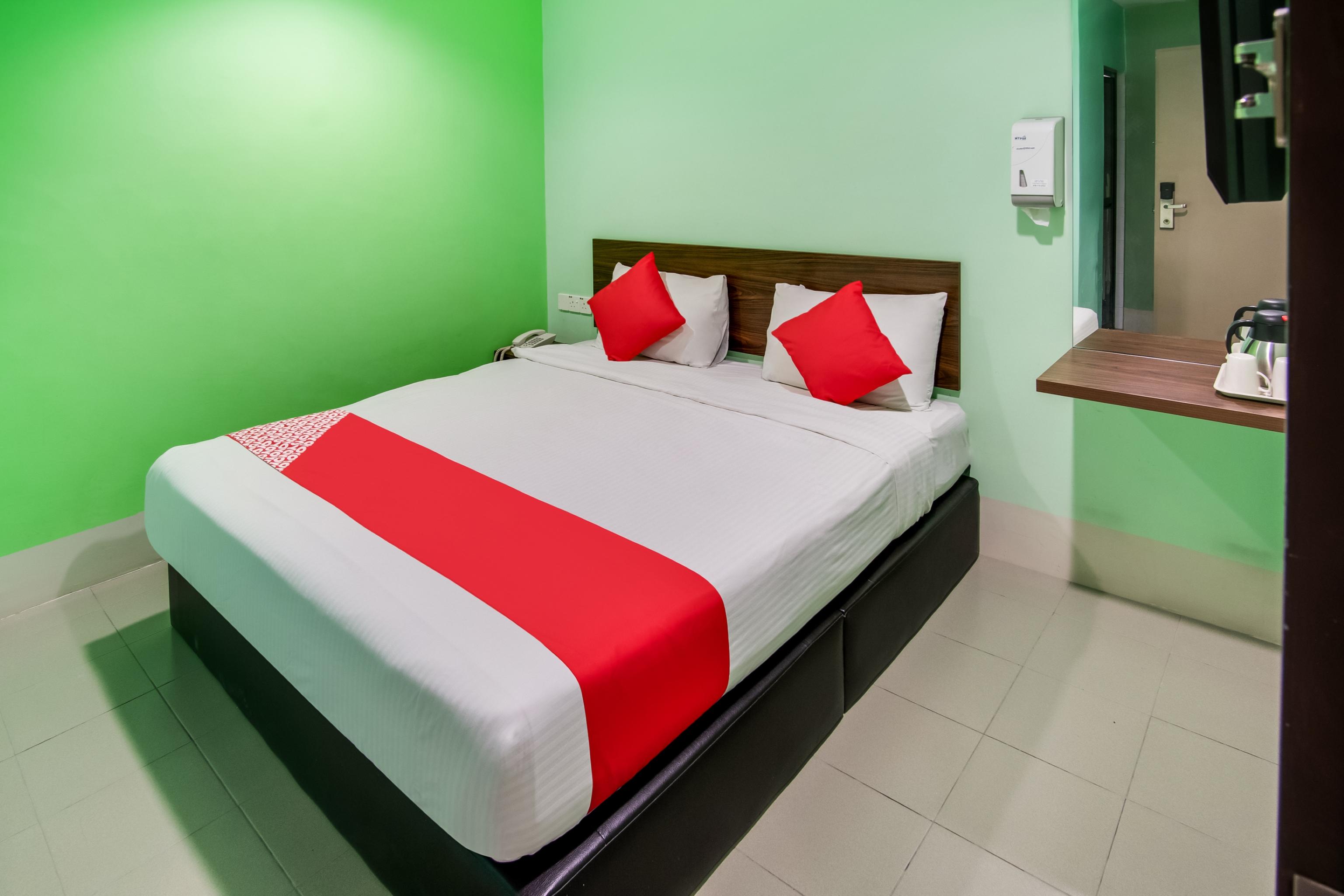 Oyo 89480 Dream House Hotel سكودايْ المظهر الخارجي الصورة