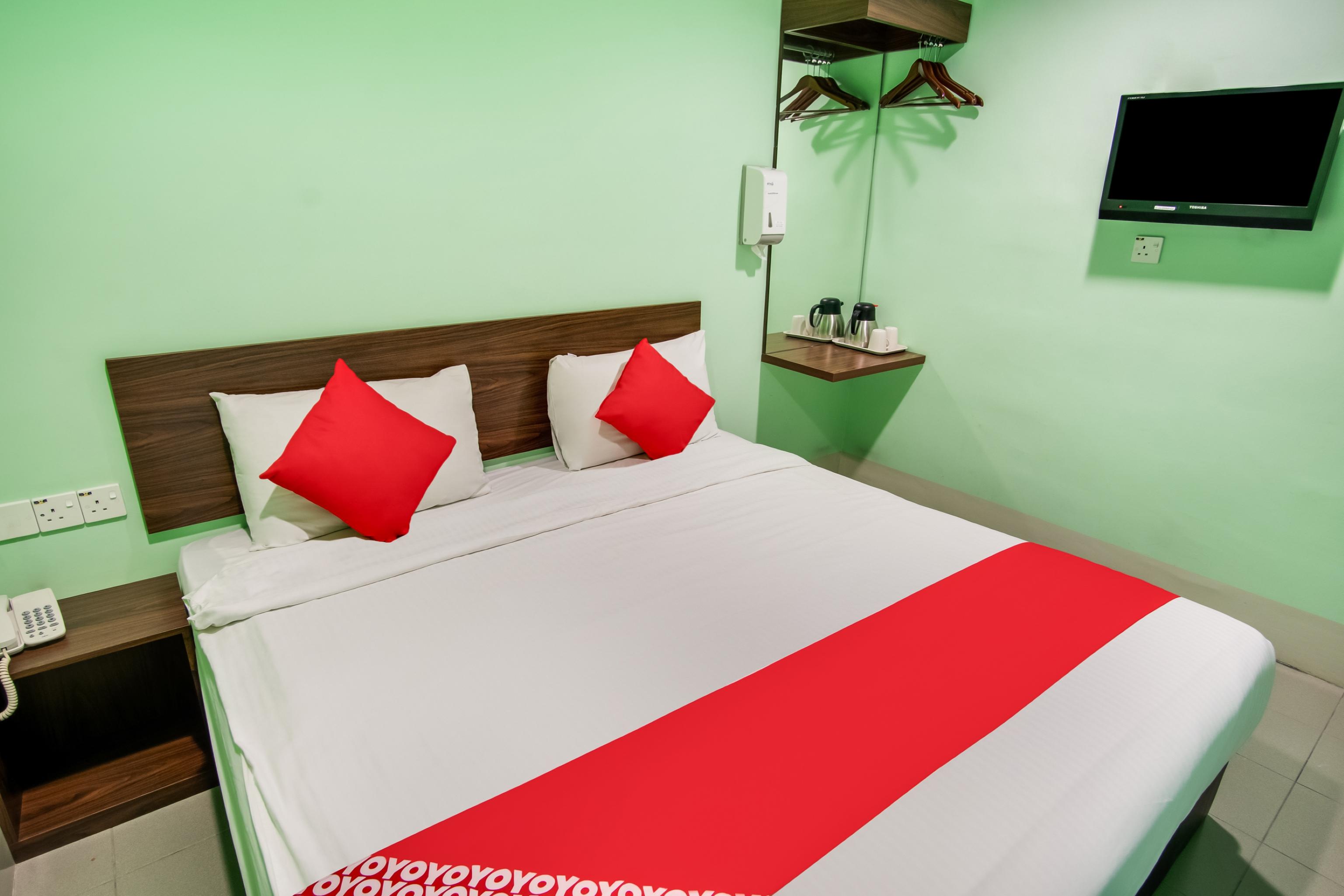 Oyo 89480 Dream House Hotel سكودايْ المظهر الخارجي الصورة
