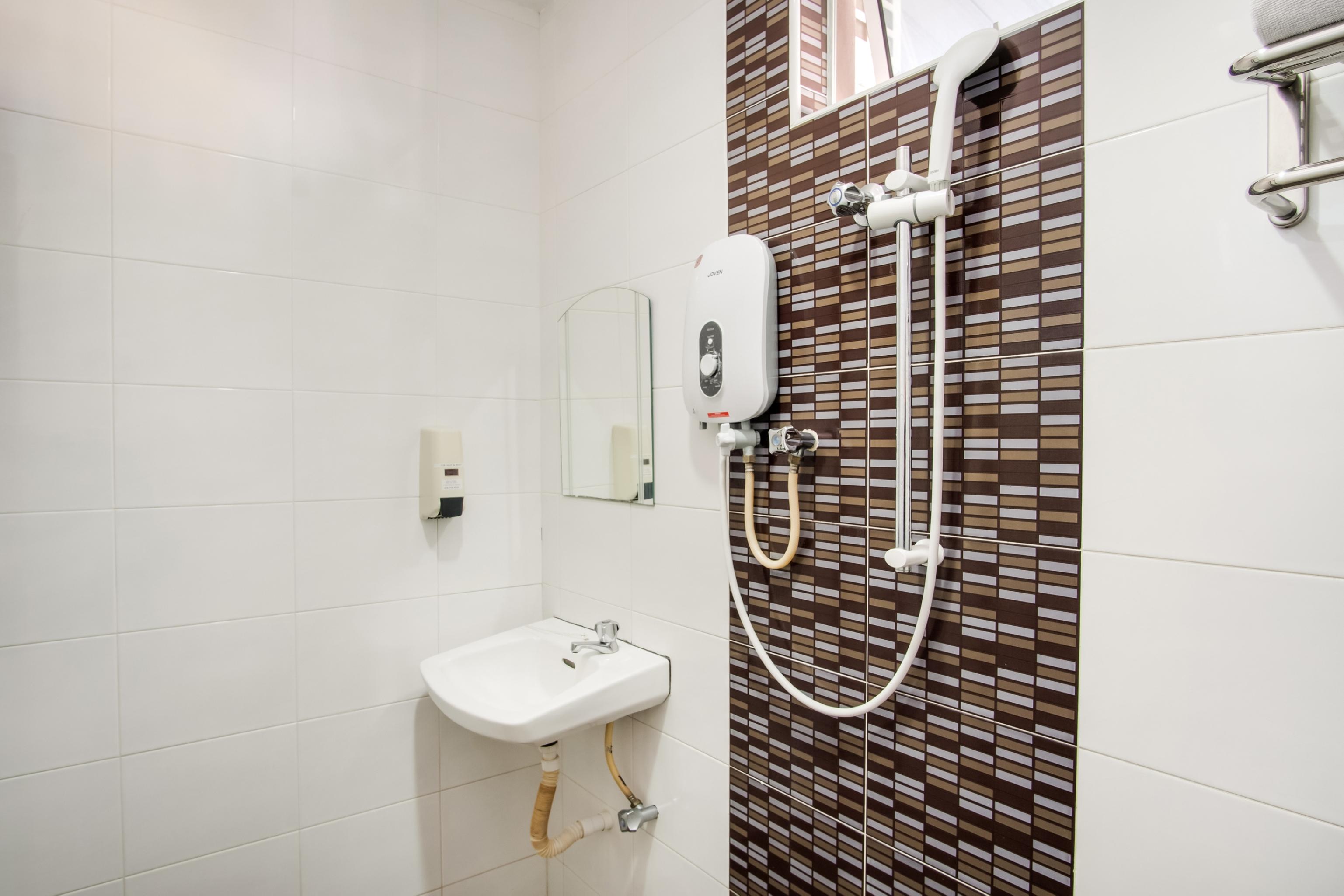 Oyo 89480 Dream House Hotel سكودايْ المظهر الخارجي الصورة