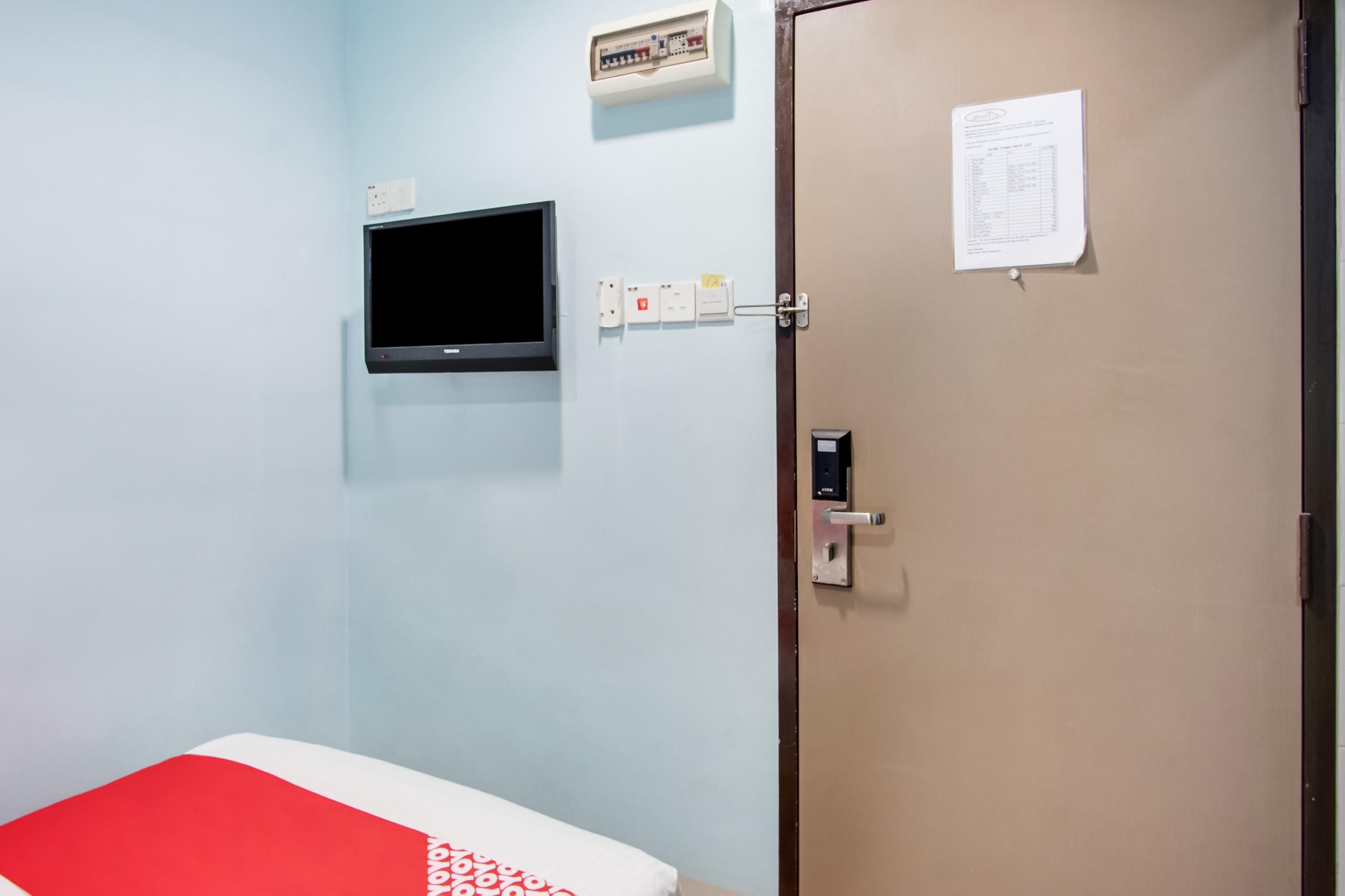 Oyo 89480 Dream House Hotel سكودايْ المظهر الخارجي الصورة