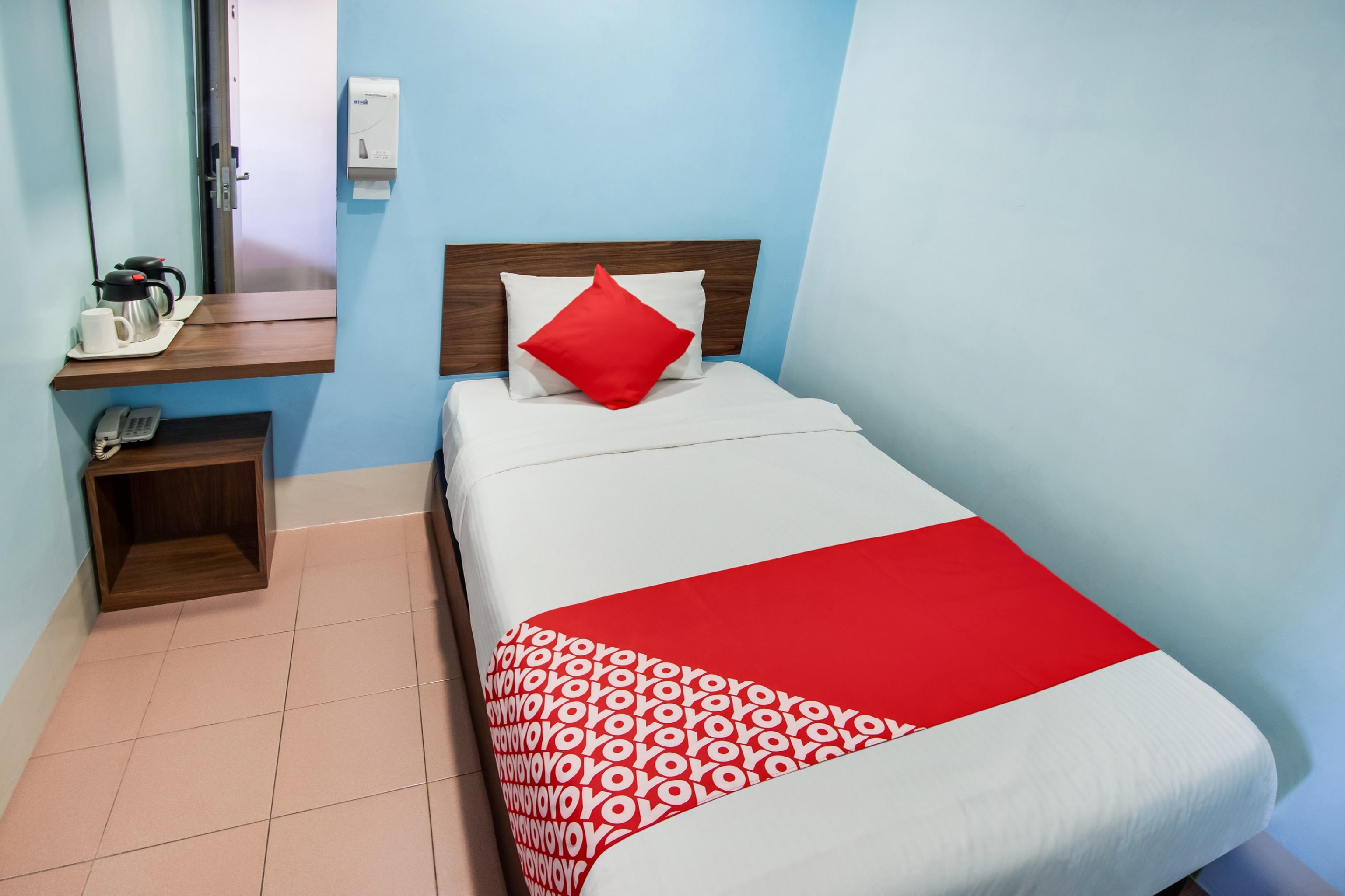 Oyo 89480 Dream House Hotel سكودايْ المظهر الخارجي الصورة