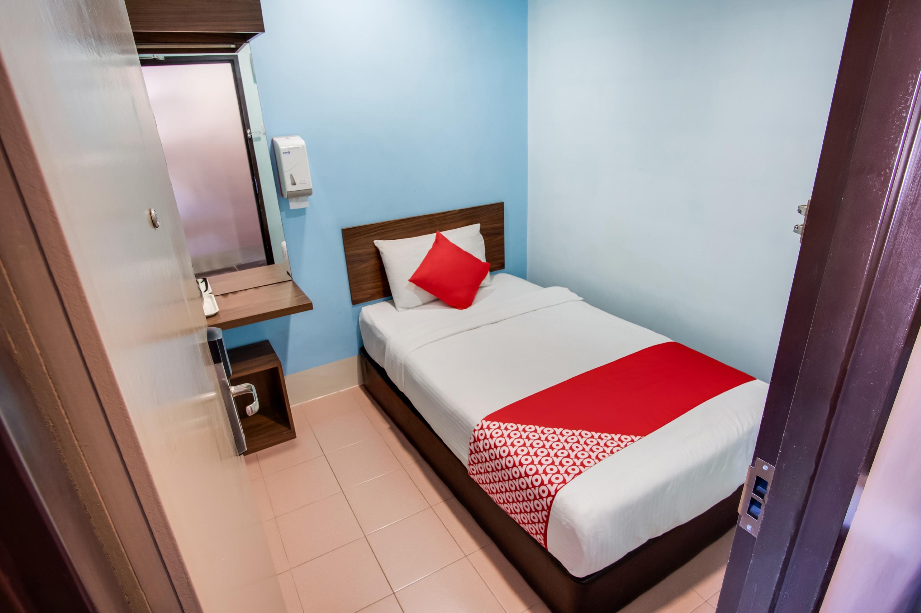 Oyo 89480 Dream House Hotel سكودايْ المظهر الخارجي الصورة