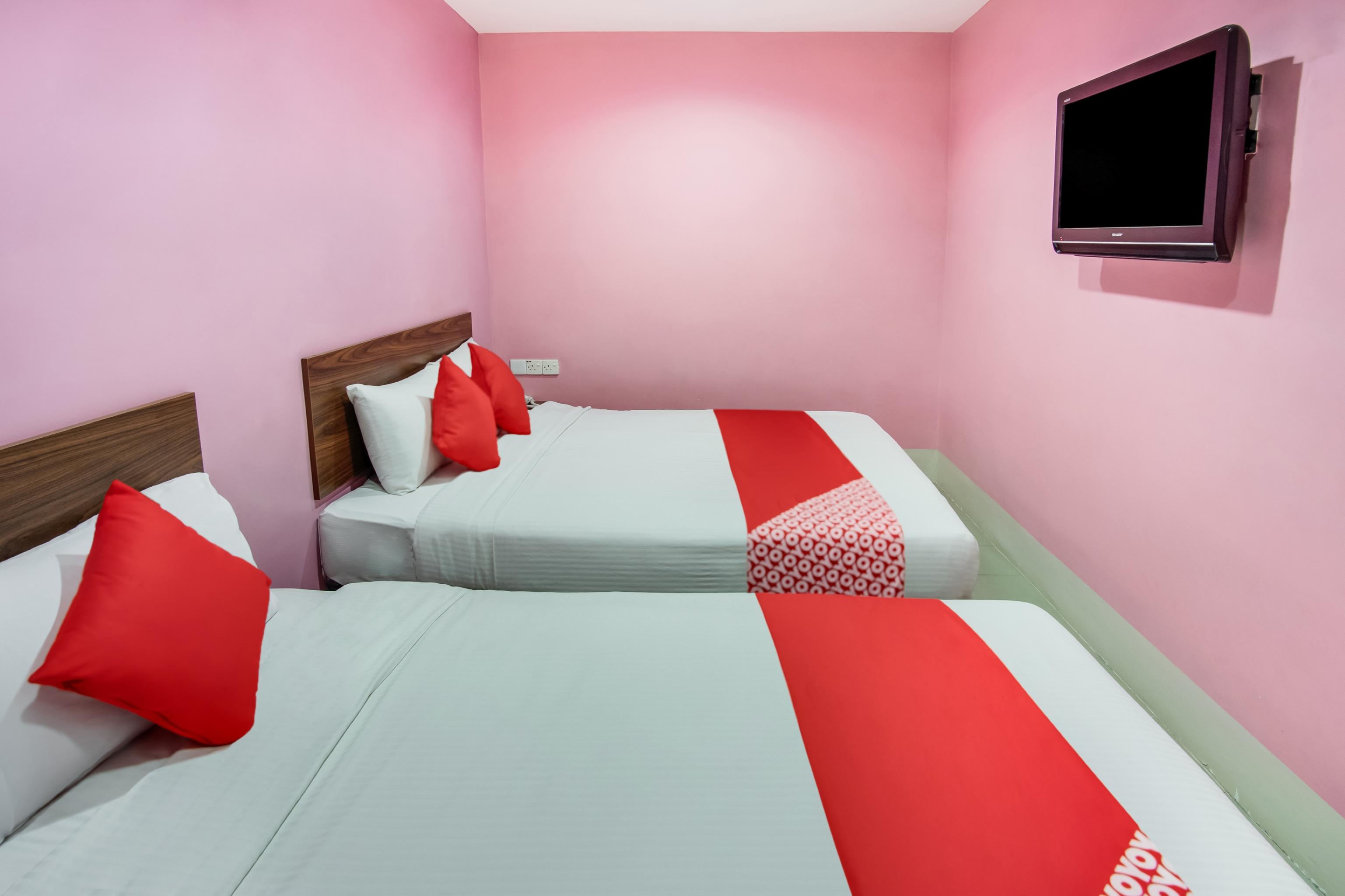 Oyo 89480 Dream House Hotel سكودايْ المظهر الخارجي الصورة