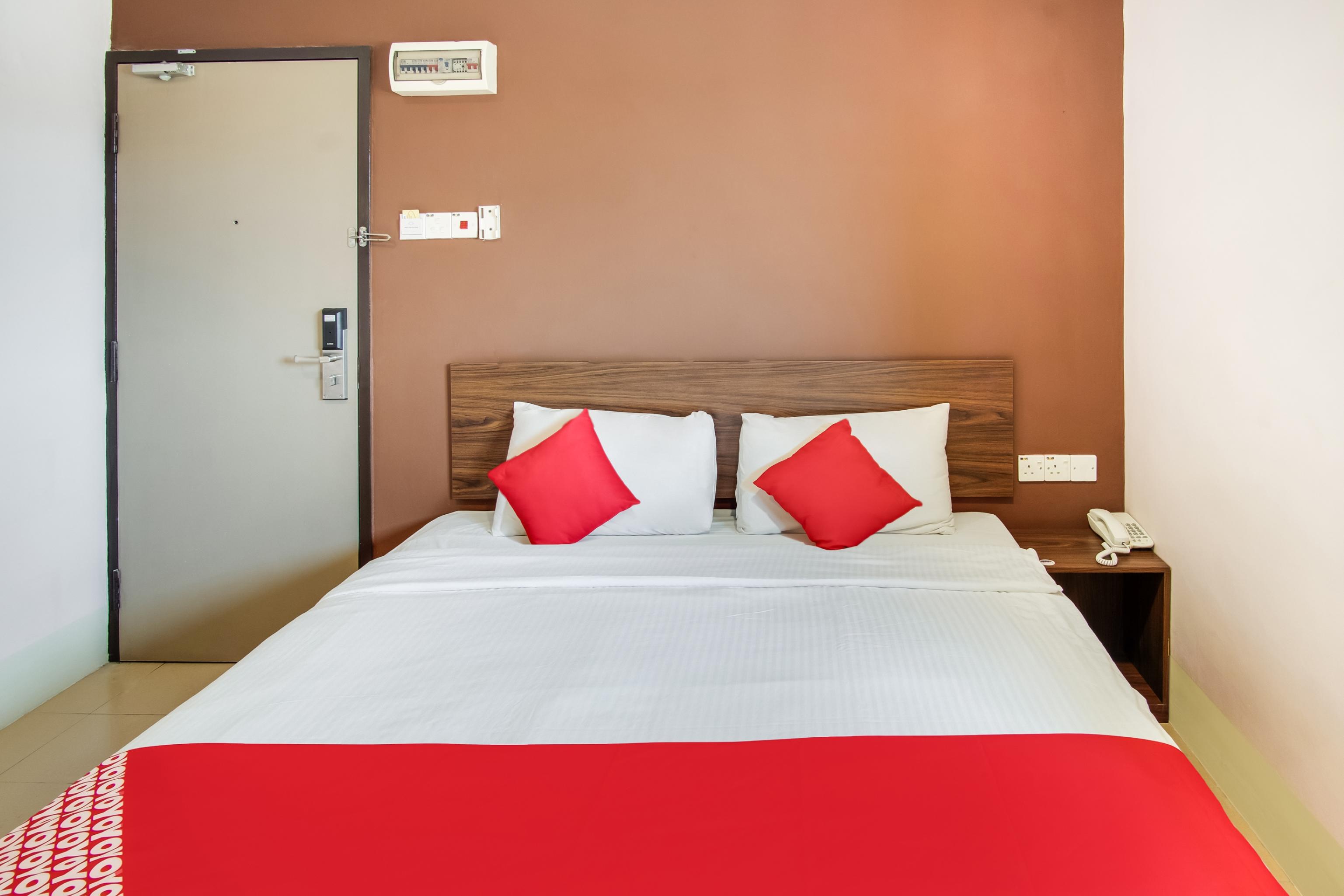 Oyo 89480 Dream House Hotel سكودايْ المظهر الخارجي الصورة