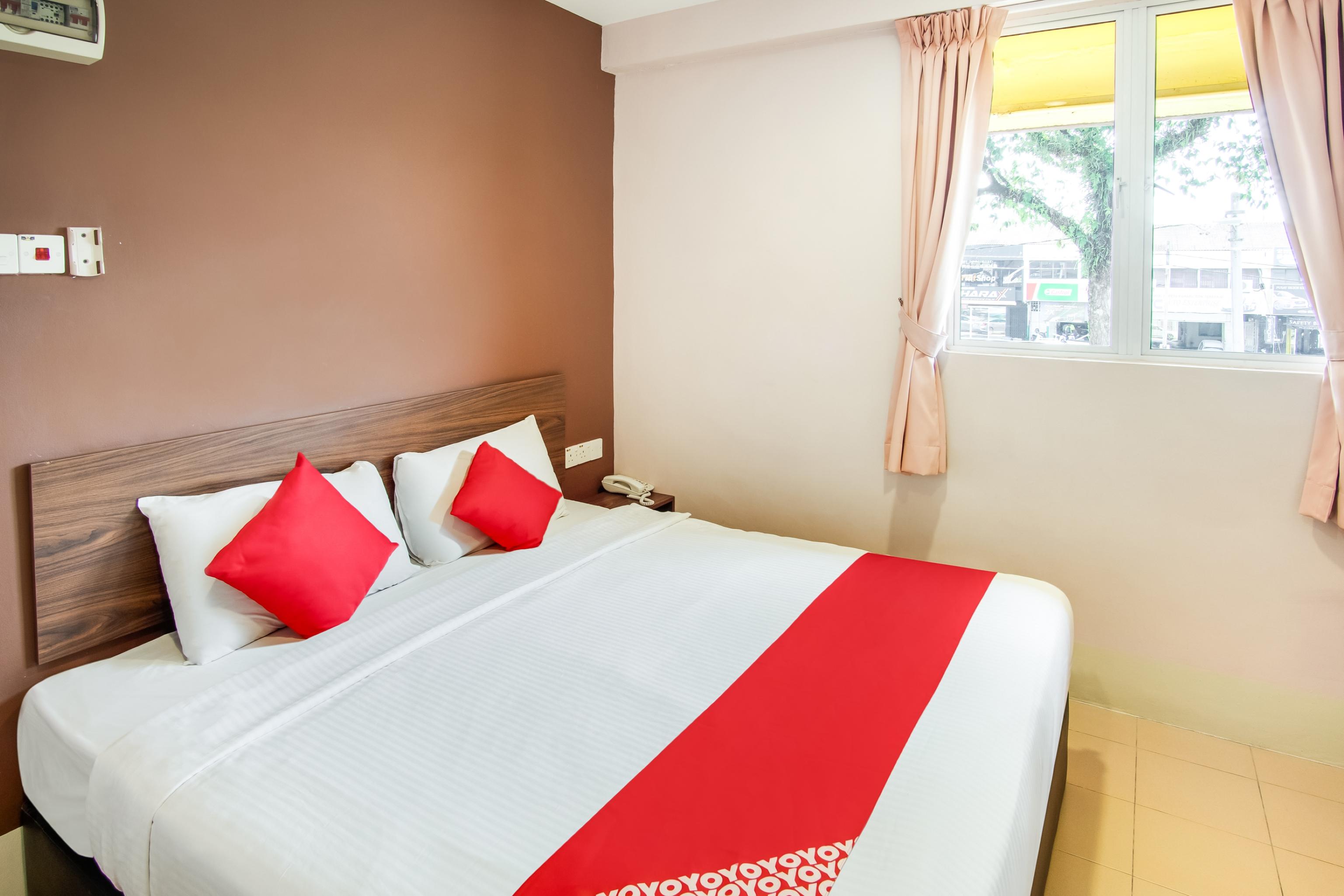 Oyo 89480 Dream House Hotel سكودايْ المظهر الخارجي الصورة