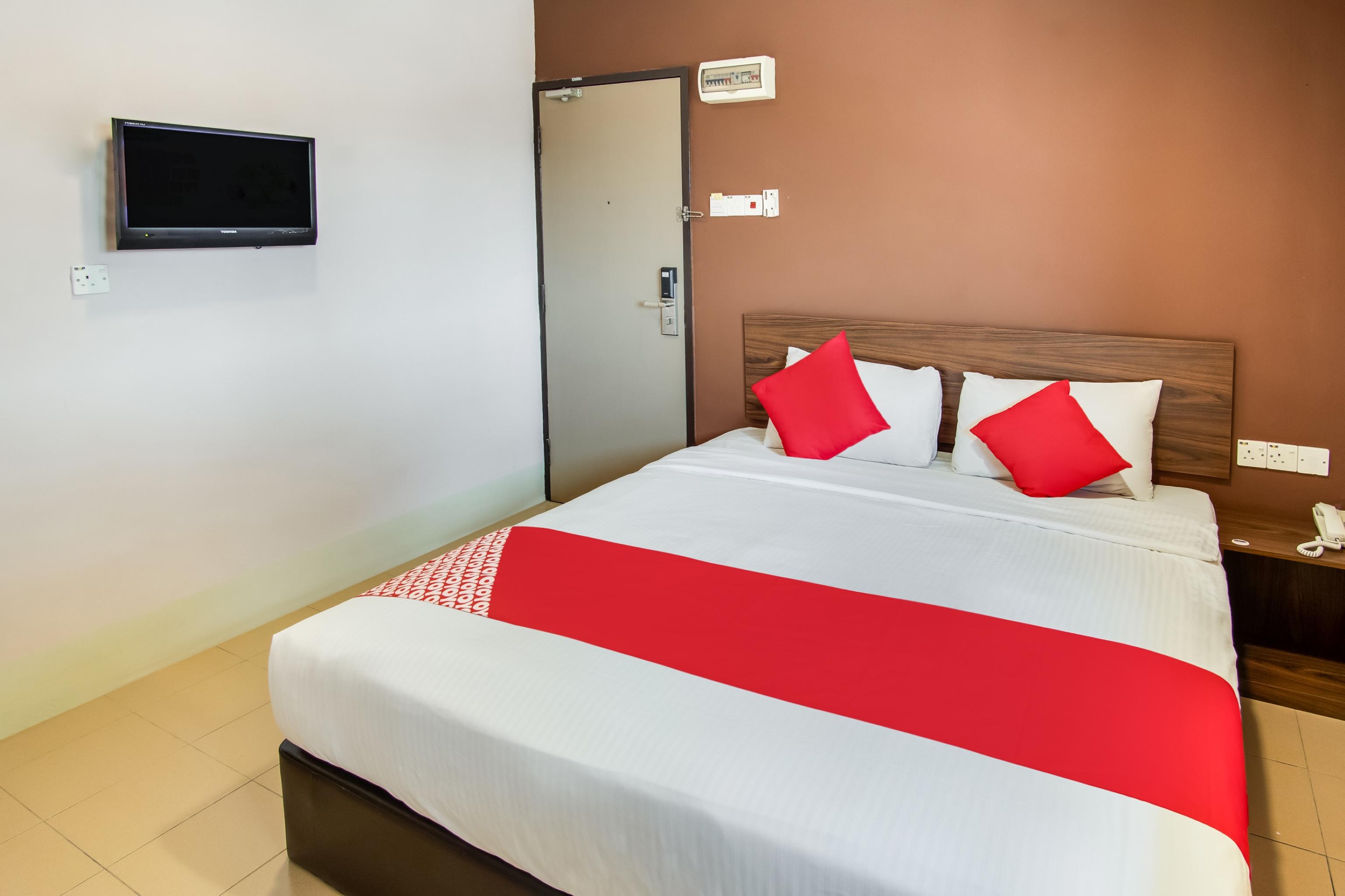 Oyo 89480 Dream House Hotel سكودايْ المظهر الخارجي الصورة