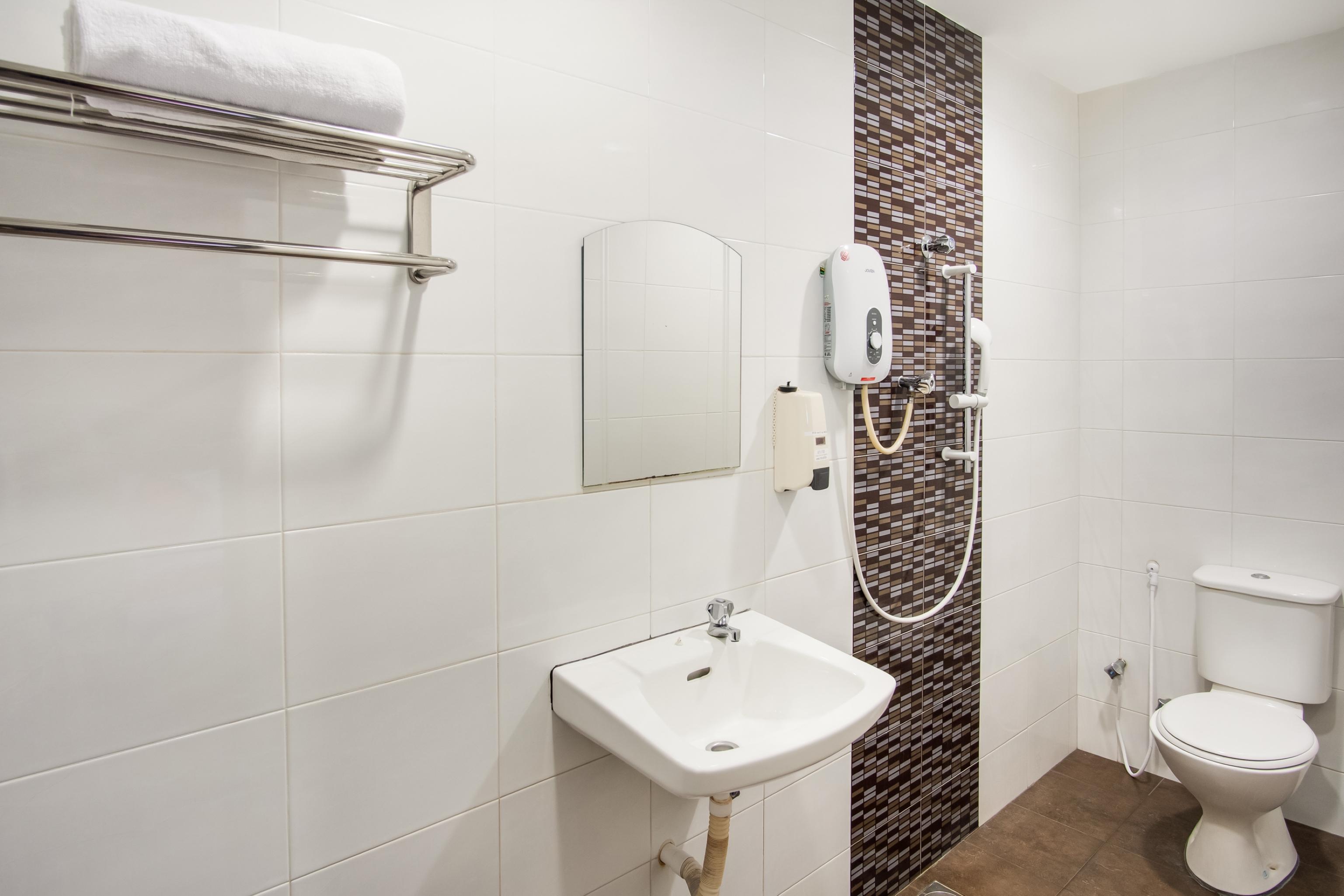 Oyo 89480 Dream House Hotel سكودايْ المظهر الخارجي الصورة