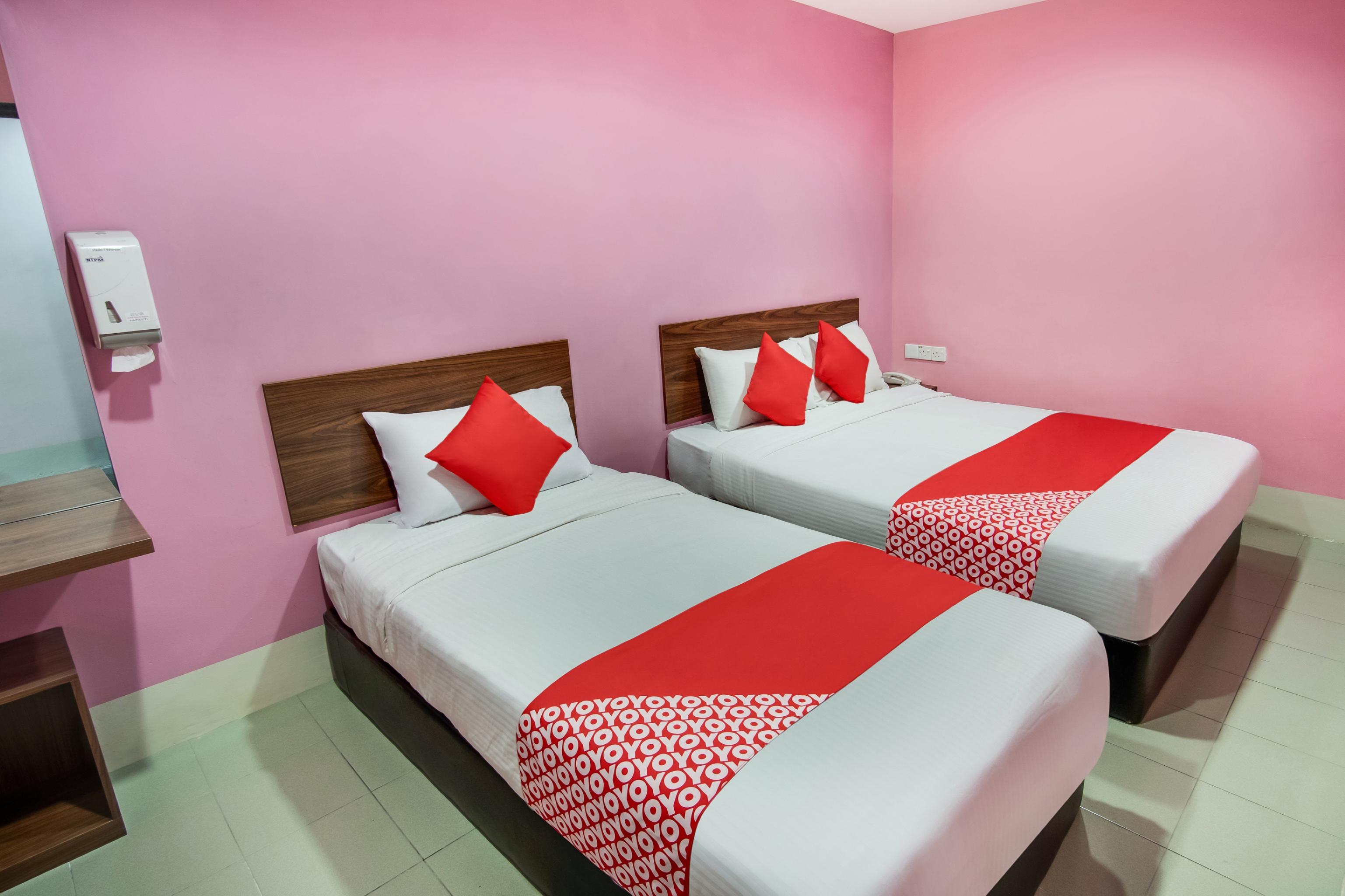 Oyo 89480 Dream House Hotel سكودايْ المظهر الخارجي الصورة