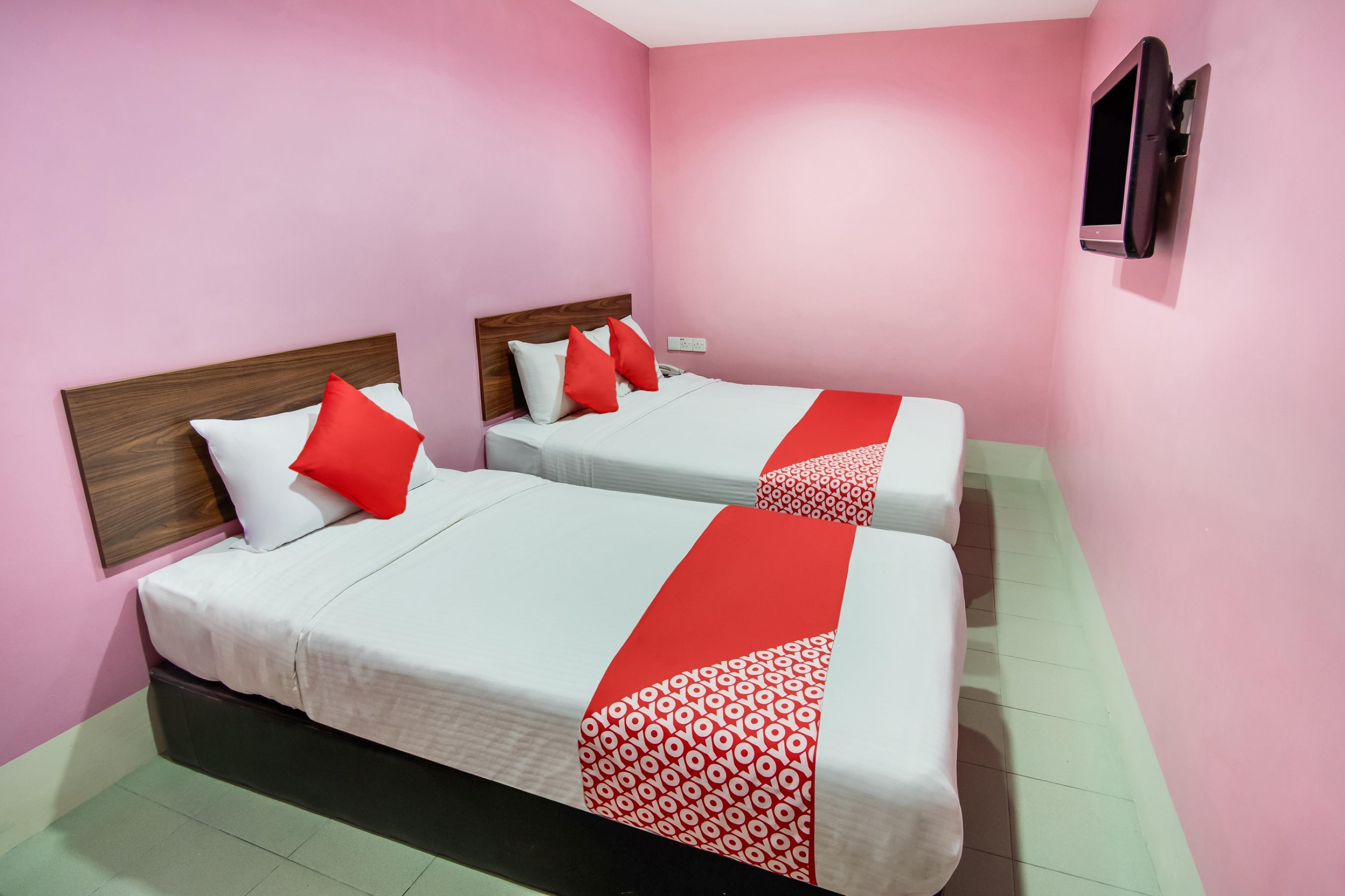 Oyo 89480 Dream House Hotel سكودايْ المظهر الخارجي الصورة