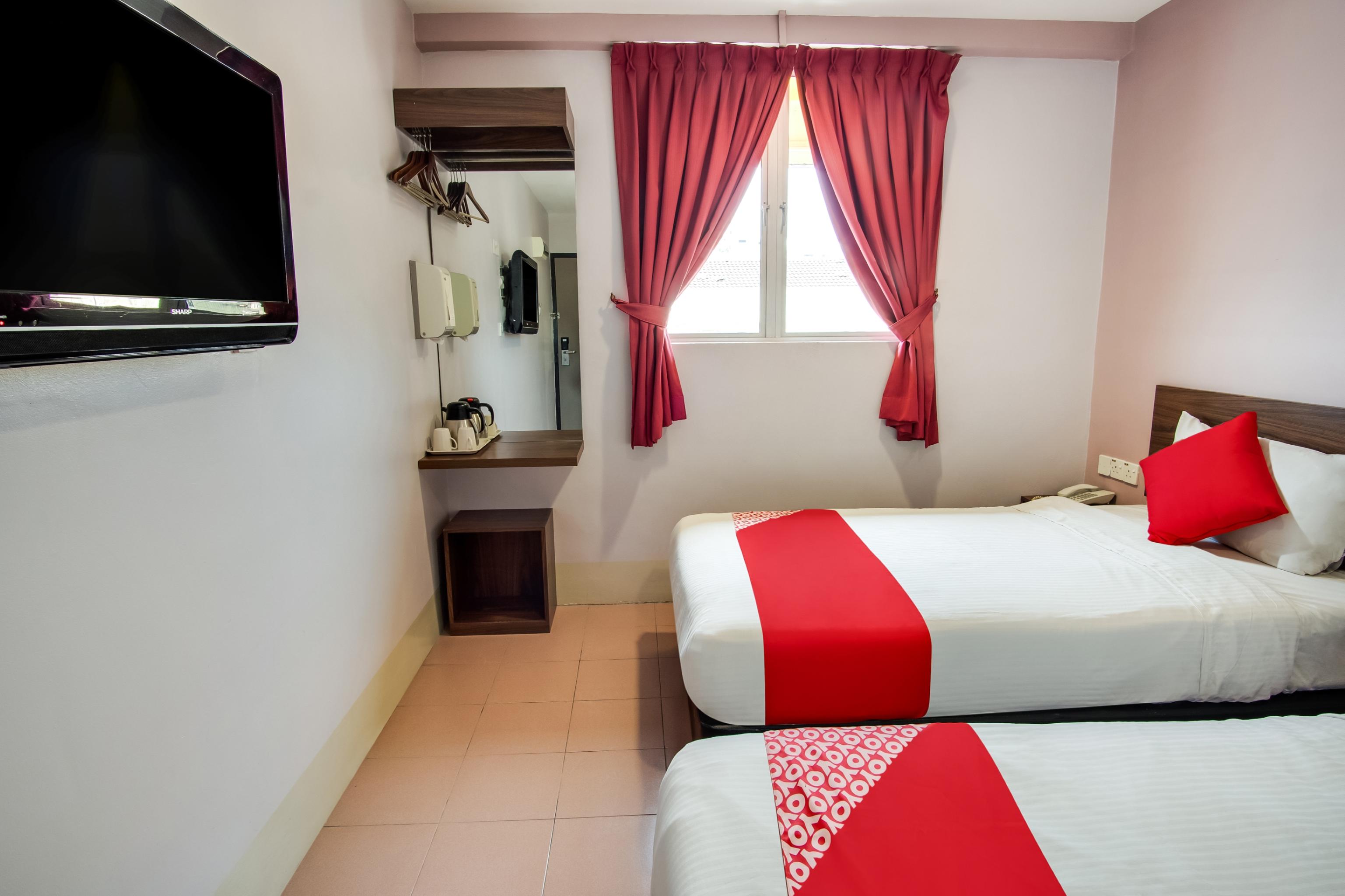 Oyo 89480 Dream House Hotel سكودايْ المظهر الخارجي الصورة