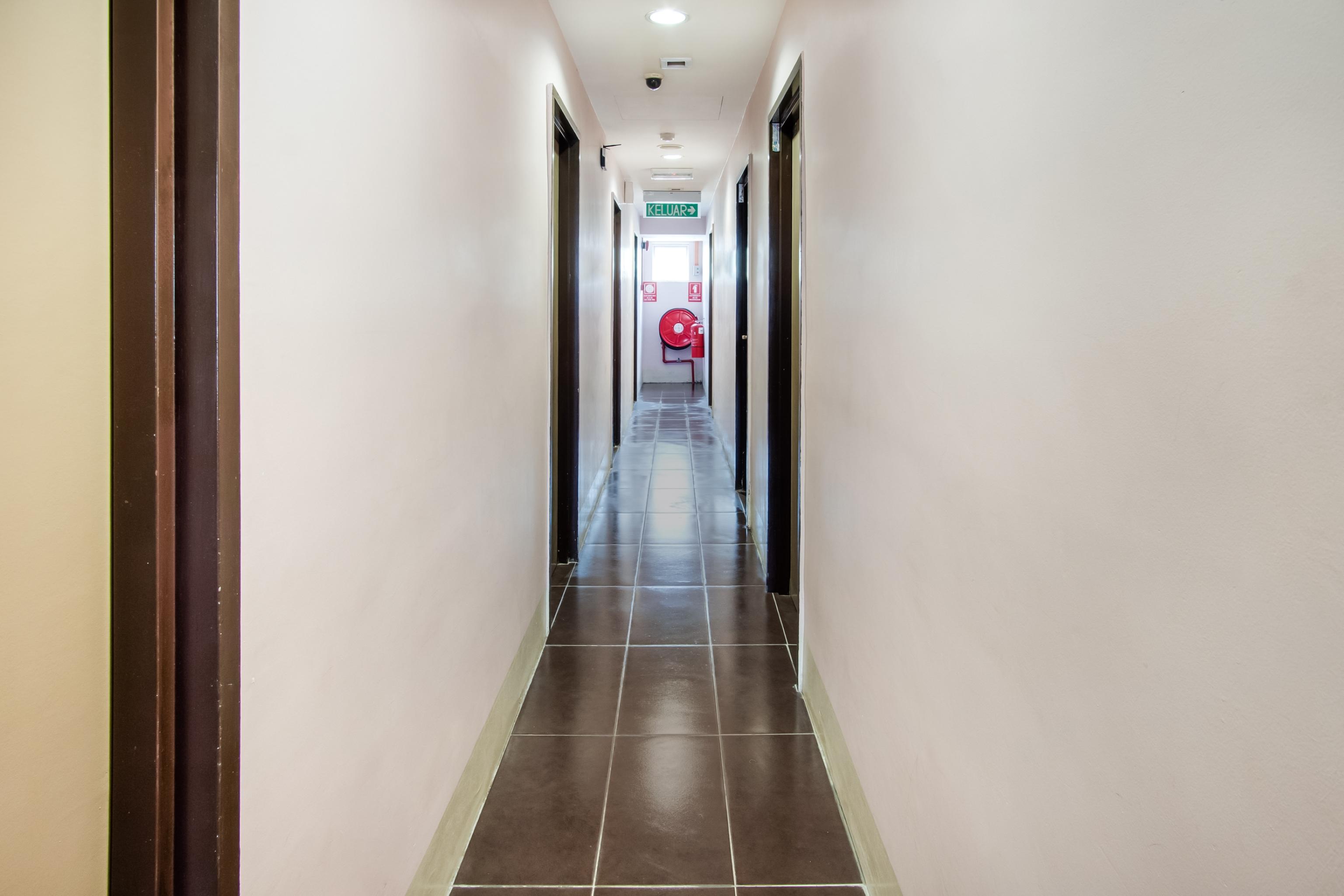Oyo 89480 Dream House Hotel سكودايْ المظهر الخارجي الصورة