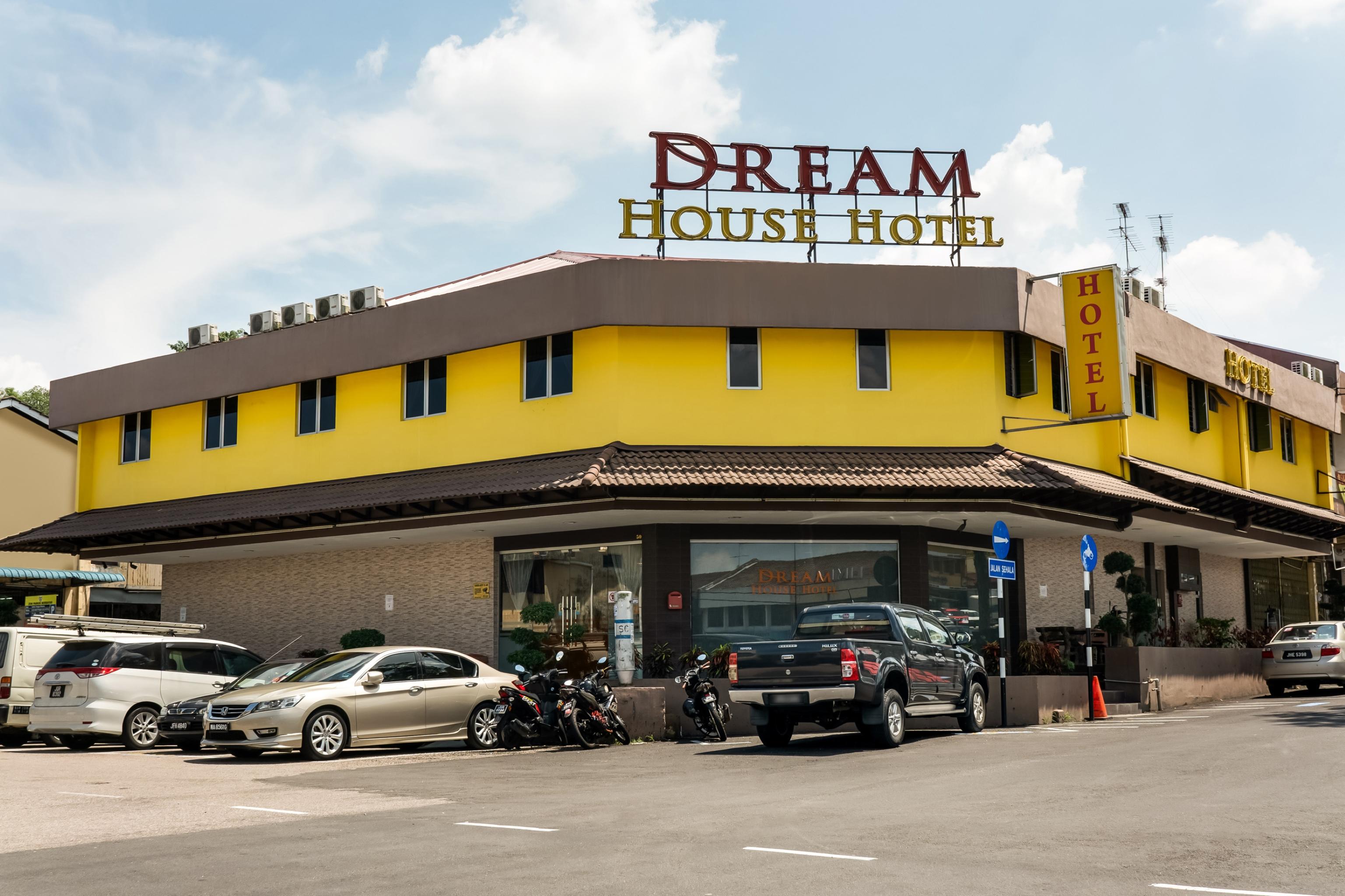 Oyo 89480 Dream House Hotel سكودايْ المظهر الخارجي الصورة
