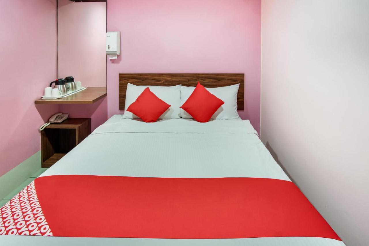 Oyo 89480 Dream House Hotel سكودايْ المظهر الخارجي الصورة