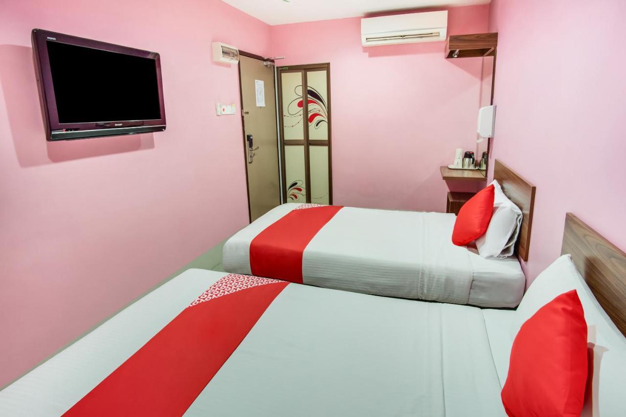 Oyo 89480 Dream House Hotel سكودايْ المظهر الخارجي الصورة